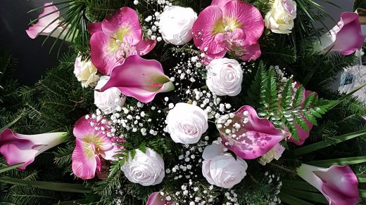 Wiązanki i wieńce z kwiatów sztucznych