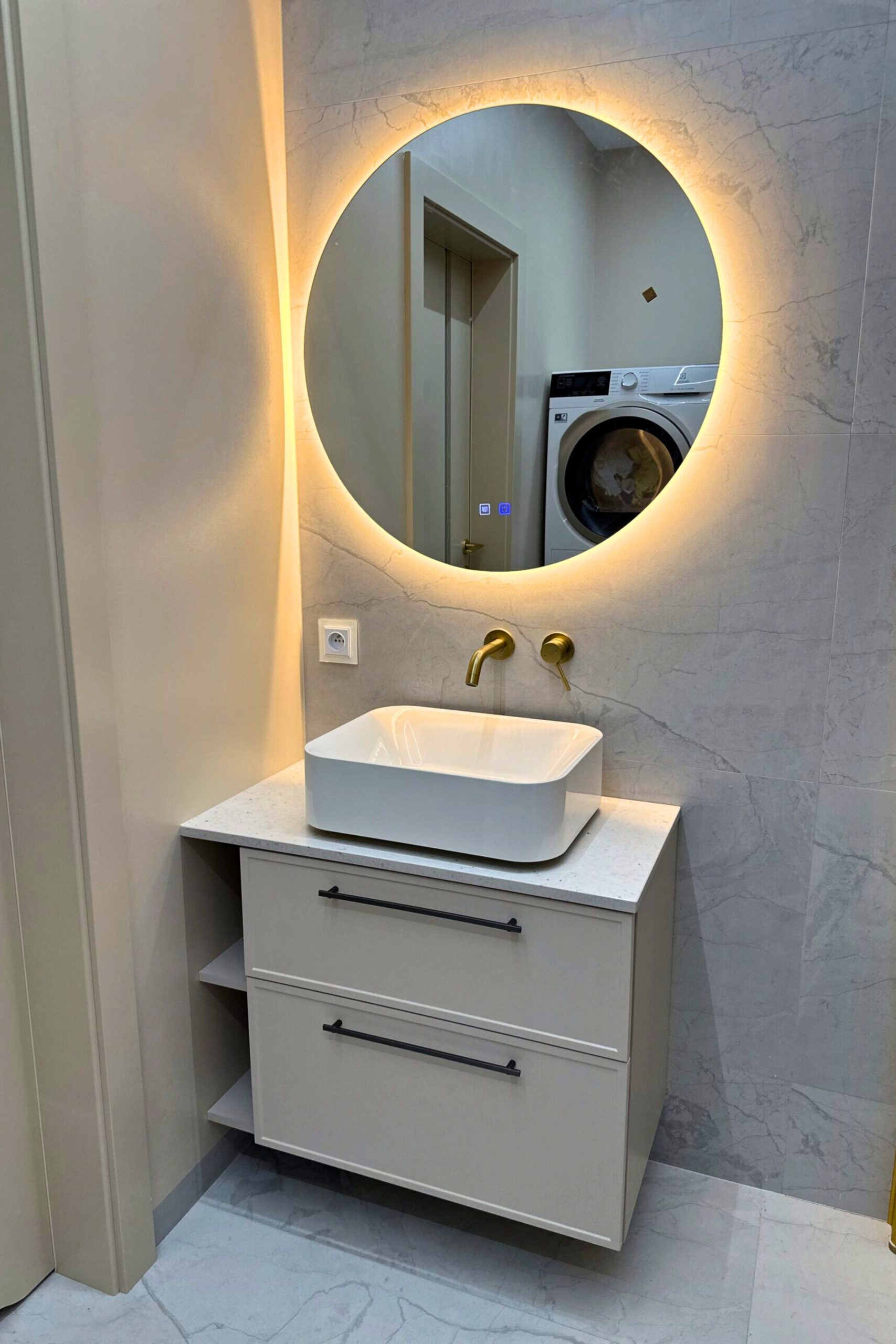 Blat z kamienia naturalnego do łazienki – Warszawa. Wyjątkowa trwałość i ponadczasowy design.