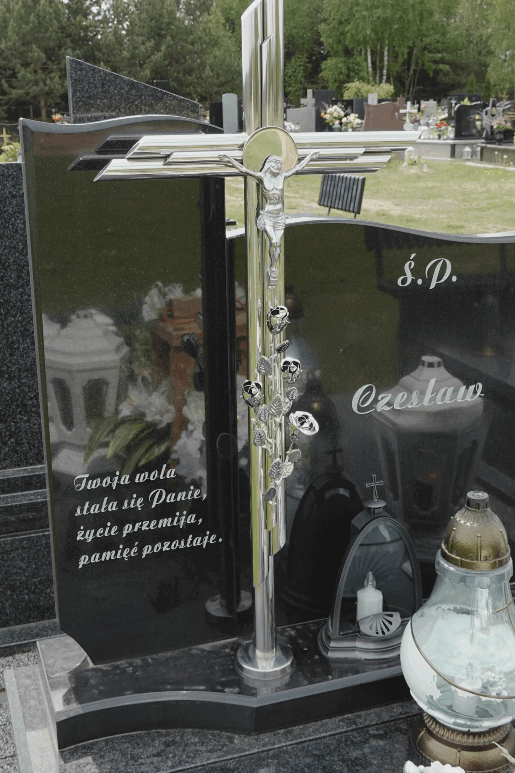 Nagrobek granitowy z wbudowaną ławką, pomnik rodzinny